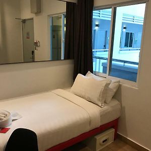 Single Room Complimentary & Scheduled Shuttle Service